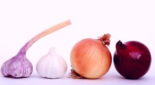 Onions and garlic are harmful to pests of the body. 